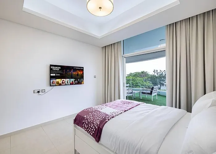 Stylish Palm Jumeirah Stay Sea, Burj Views, Gym & Pool