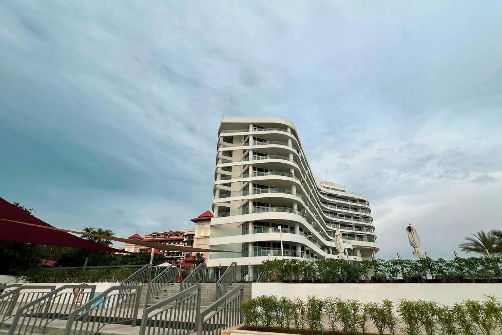 Apartment Stylish Palm Jumeirah Stay Sea, Burj Views, Gym & Pool